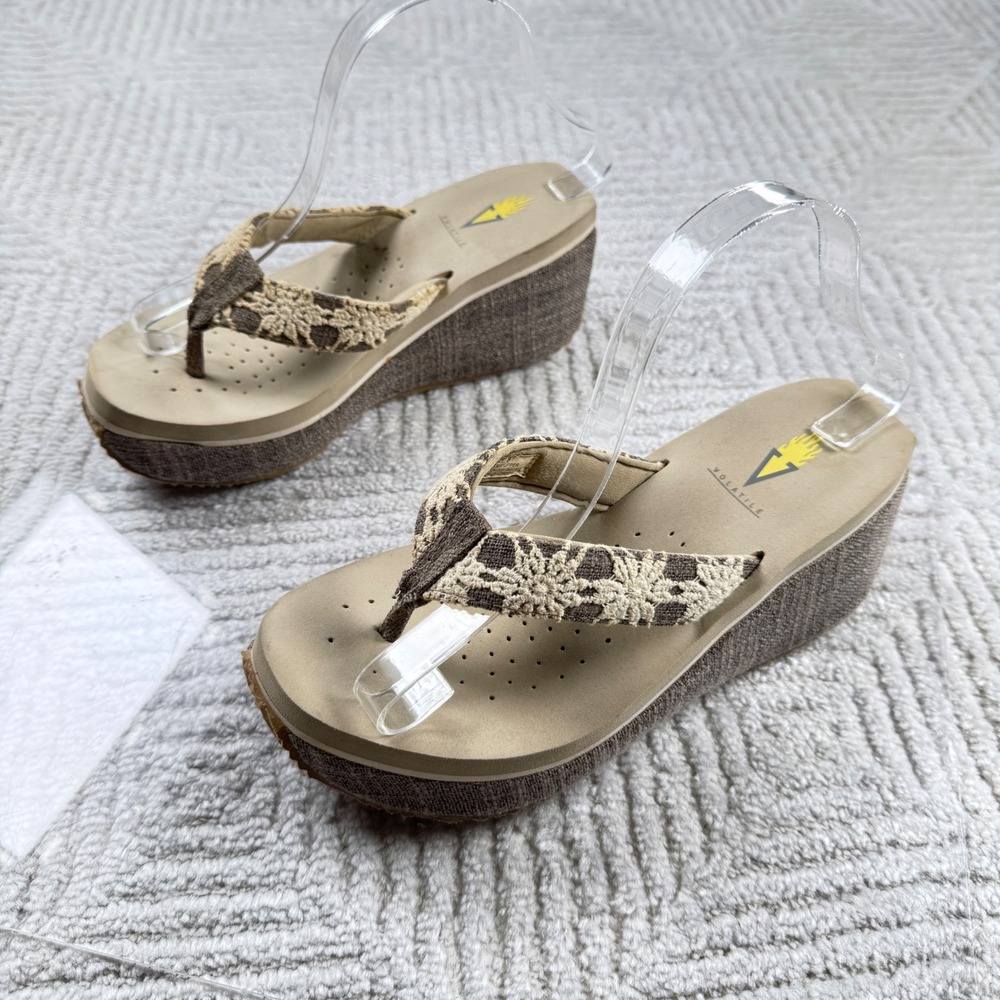 Volatile Crochet Wedge Flip Flops Womens 8 Tan Resort Platform Boho Y2K Sandals